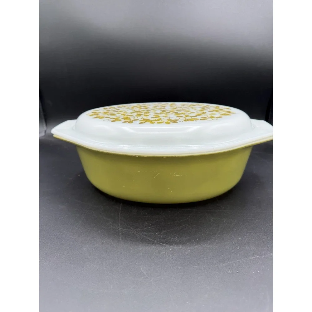 🌼✨ Vintage Pyrex 2.5Qt Casserole Dish – Spring Blossom Green – Light Wear ✨🌼